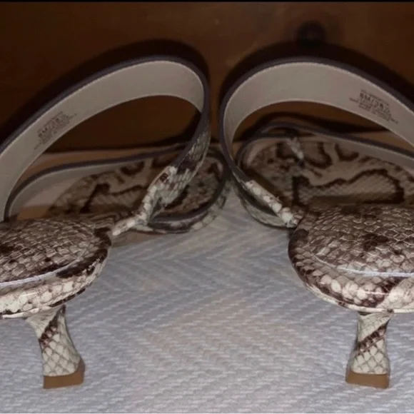 Vince Camuto Animal Print Sandals, Size 8 M - Picture 4 of 6